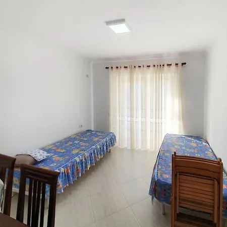 Apartment Lovely 2 Bedroom With Parking On Premises! *