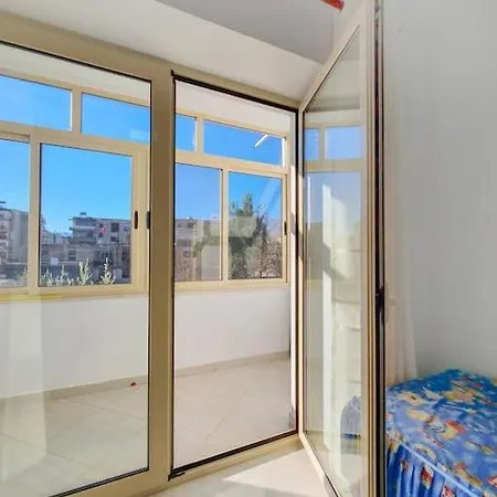 Lovely 2 Bedroom With Parking On Premises! Berat
