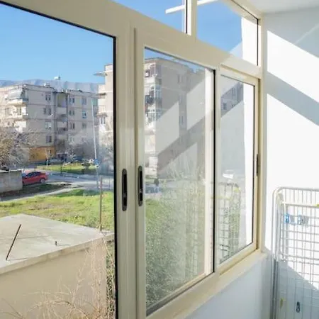 Lovely 2 Bedroom With Parking On Premises! Apartment *